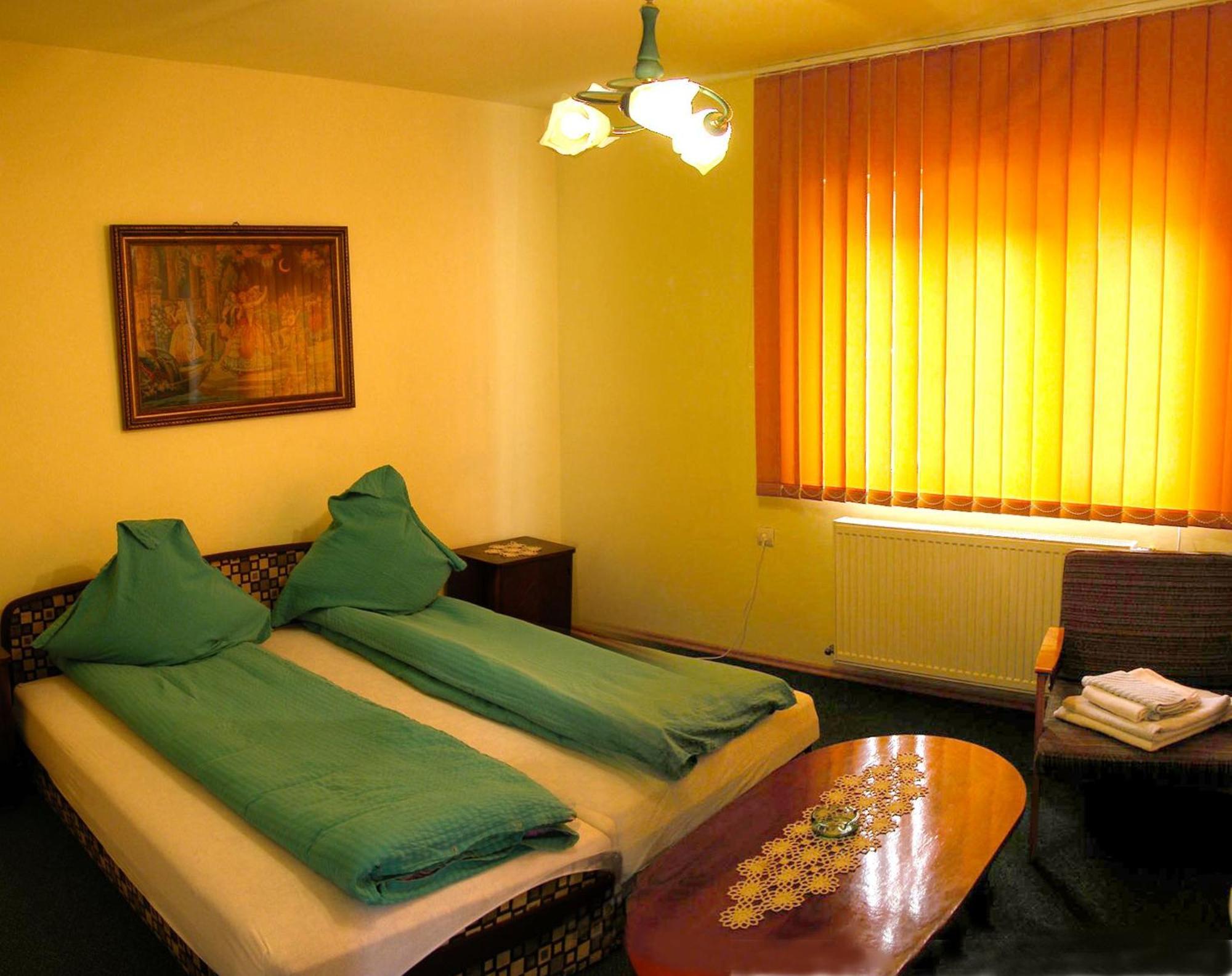 Pensiunea Sub Cetate Deva Camera foto